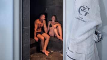 Couples treatment room(s), sauna, hot tub, steam room