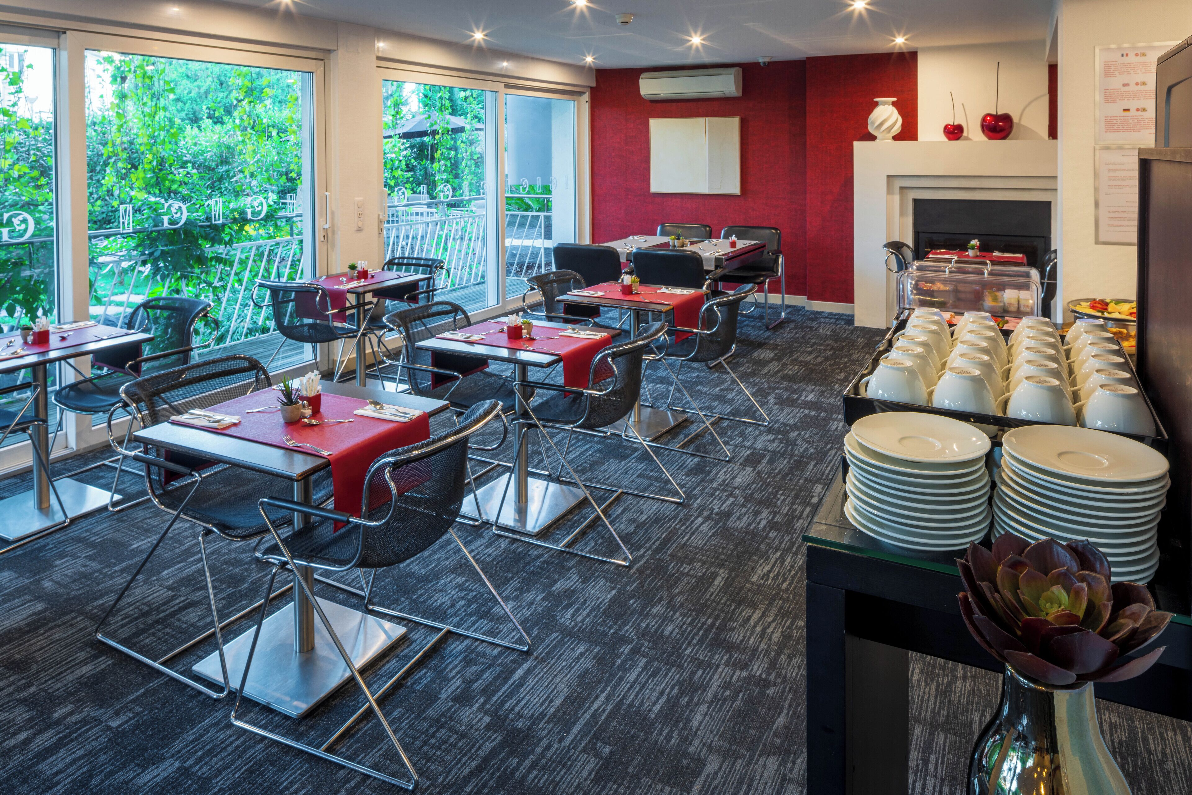 daily continental breakfast (eur 20 per person)