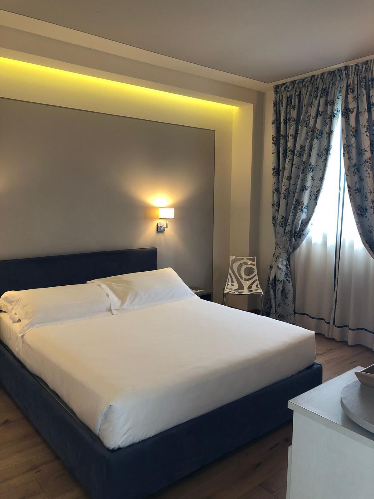 Minibar, in-room safe, iron/ironing board (on request), WiFi (free)