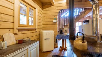 Casa, 1 cama Queen size | Cocina privada | Horno, tetera eléctrica, tostadora y utensilios de cocina
