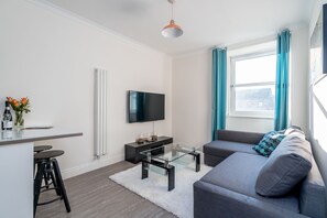 City appartement, uitzicht op de stad | Woonruimte | Smart-tv
