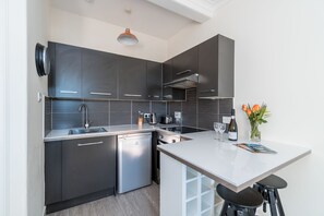 City-Apartment, Stadtblick | Eigene Küche | Ofen, Geschirrspüler, Wasserkocher mit Kaffee-/Teezubehör, Wasserkocher