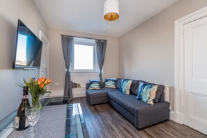 Deluxe Apartment, 1 Double Bed with Sofa bed | Lobby sitting area - Silver Lining Charming Meadowbank Flat (Edinburgh)