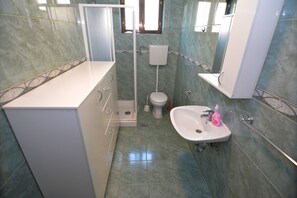 Classic Apartment | Bathroom