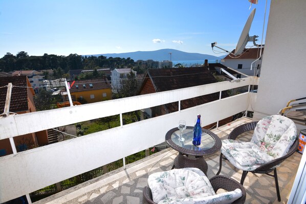 Classic Apartment | Balcony