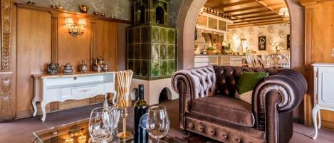 House | Living room | TV, fireplace