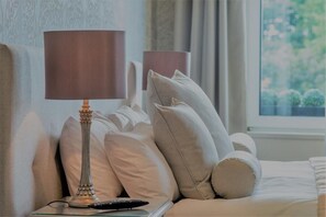 Desk, iron/ironing board, free WiFi, bed sheets - Cults Hotel (Aberdeen)