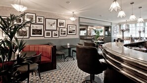Bar (on property) - Cults Hotel (Aberdeen)