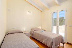 Exclusive-Villa, 2 Schlafzimmer, Terrasse, Meerblick | Individuell dekoriert, individuell eingerichtet, schallisolierte Zimmer