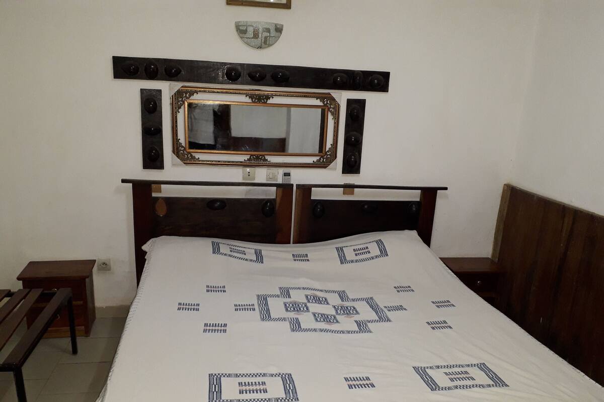 Superior Room, 1 Queen Bed, Courtyard View