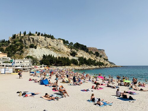 Cassis Centre – T2 d’exception à 100m de la plage | Calme, clim, tout à pied