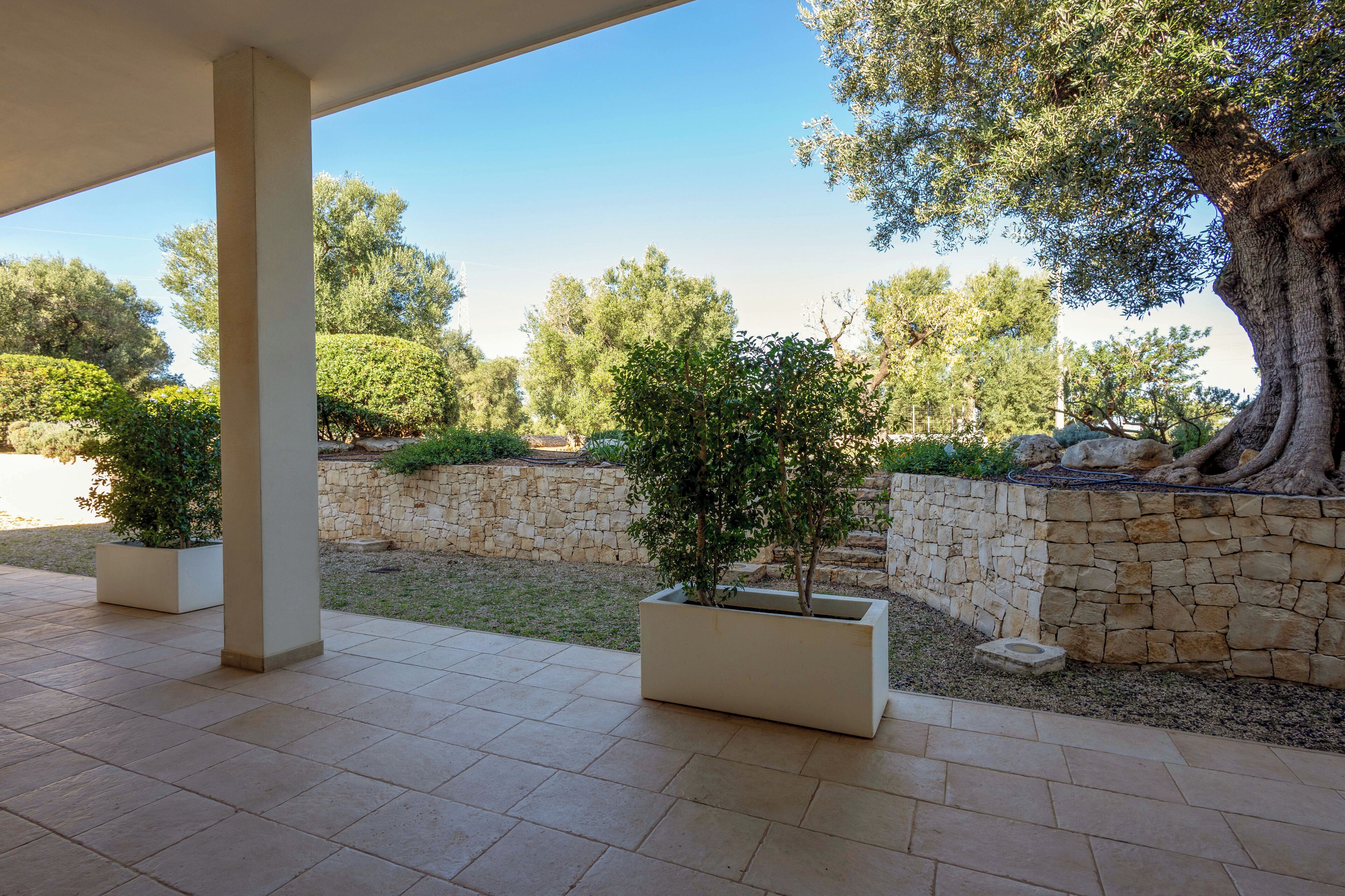 Chambre Double, 1 grand lit, salle de bains privée, vue jardin | Terrasse/Patio