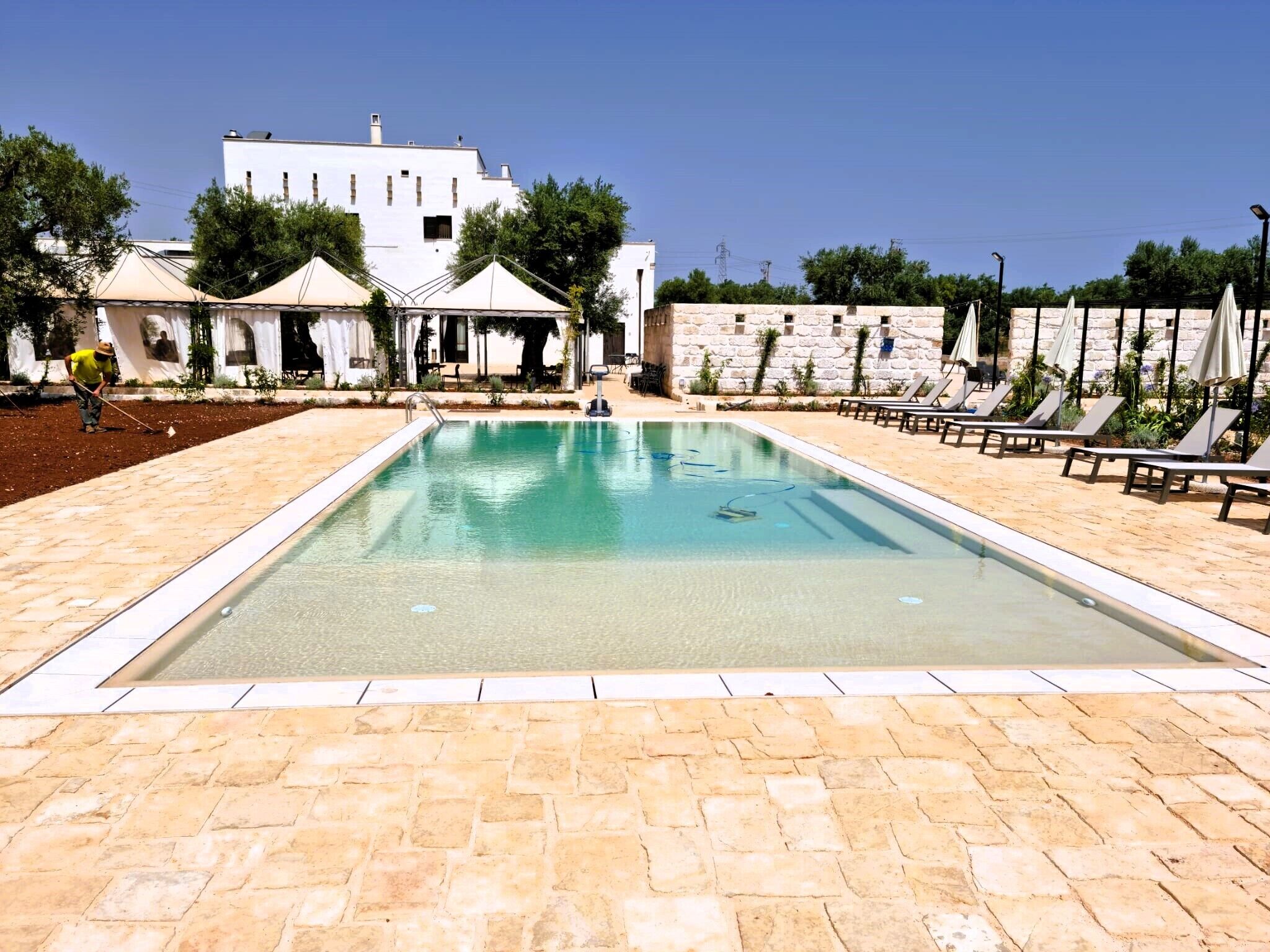 Seasonal outdoor pool, pool umbrellas