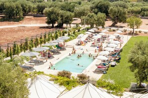 Seasonal outdoor pool, pool umbrellas