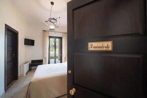 雙人房, 1 張加大雙人床, 私人浴室, 花園景 | 迷你吧、書桌、遮光窗簾/窗簾、免費 Wi-Fi