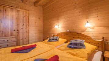 獨棟房屋 (incl. laundry & cleaning fee) | 4 間臥室、免費無線上網、床單