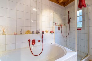 Ferienwohnung (inkl. Endreinigungsgebühr und Wäschepaket) | Badezimmer | Handtücher, Seife