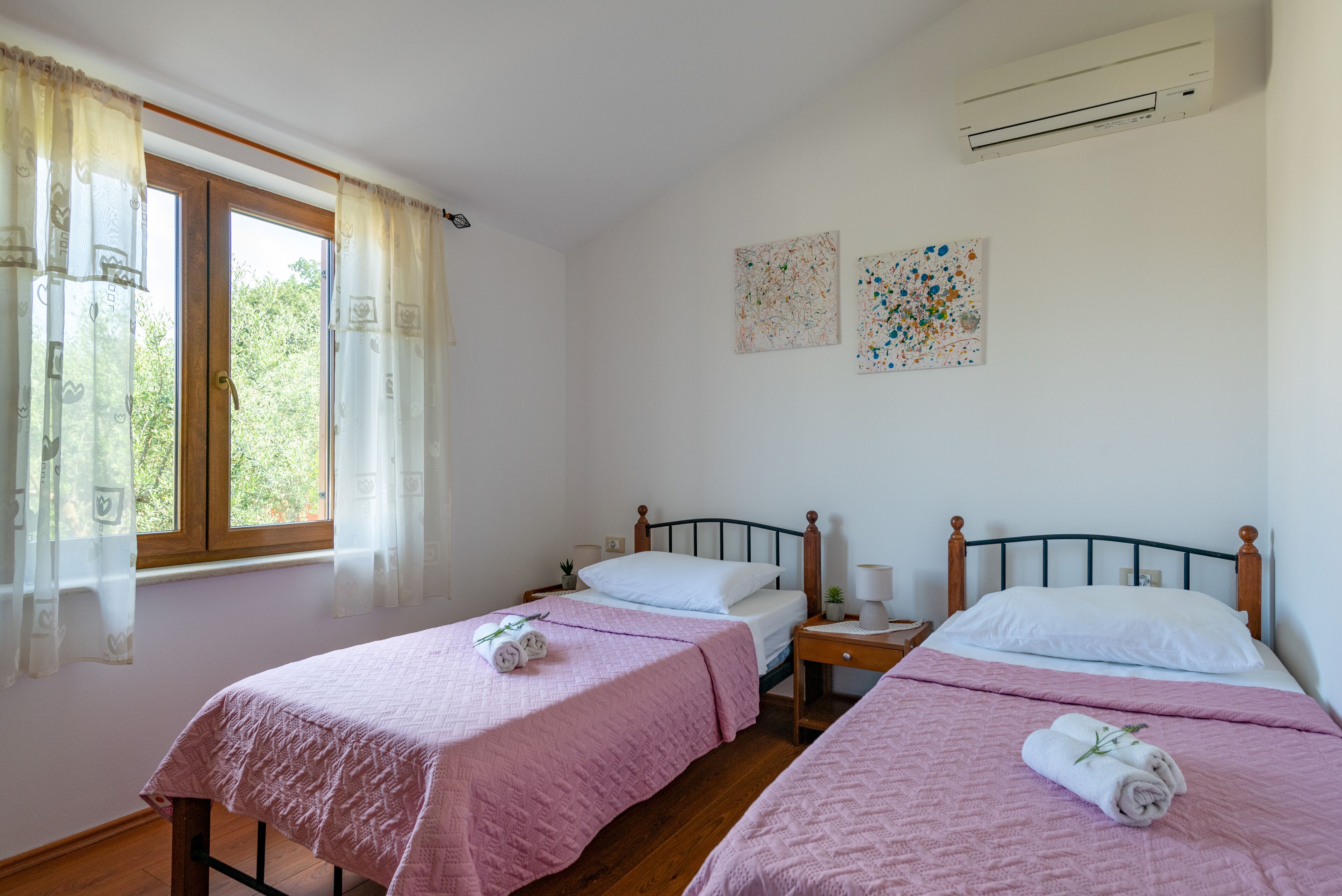 3 chambres, fer et planche à repasser, Wi-Fi, draps fournis