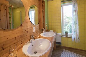 House, 6 Bedrooms | Bathroom | Towels - Ferienhaus Dornstetten (Dornstetten)