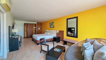 1 bedroom, premium bedding, in-room safe, desk