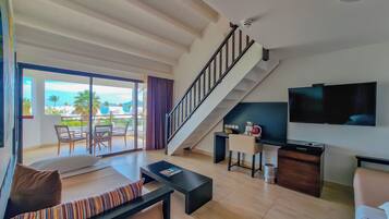 Standard Duplex, Multiple Beds (Suite) | 1 bedroom, premium bedding, in-room safe, desk