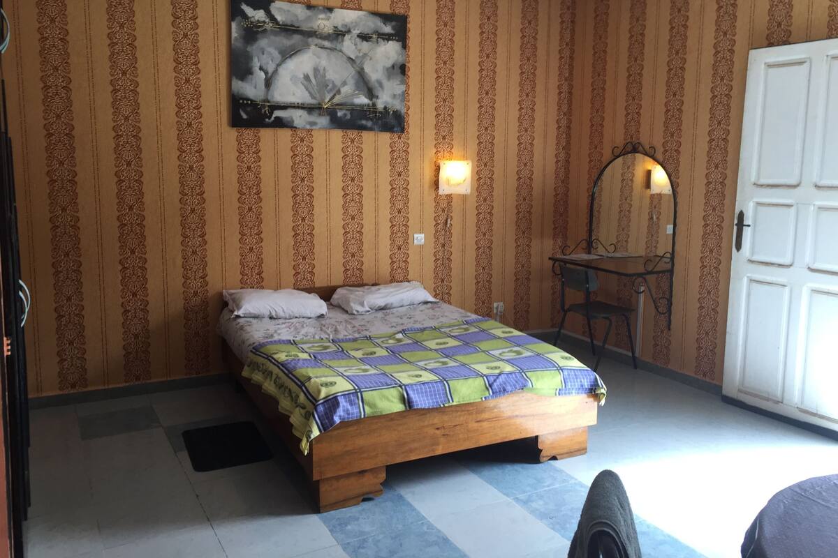 Deluxe-Suite, 1 Doppelbett | Schreibtisch, kostenloses WLAN, Bettwäsche