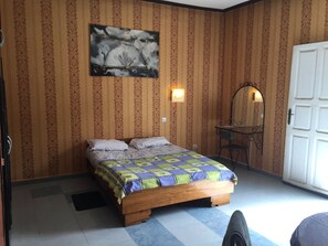 Deluxe-Suite, 1 Doppelbett | Schreibtisch, kostenloses WLAN, Bettwäsche