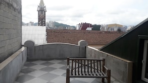 Habitación cuádruple básica, varias camas, vista a la ciudad | Habitación temática infantil