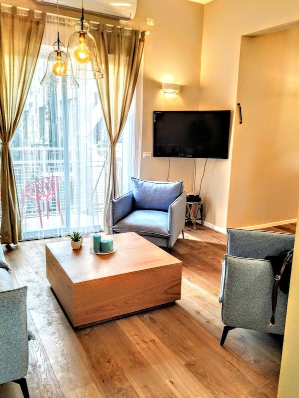 Deluxe Apartment, 1 Queen Bed, City View | View from room