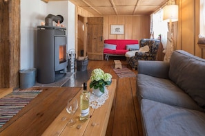 House, 2 Bedrooms (incl. Cleaning & Laundry fee) | Living area