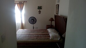 舒適客房, 多張床, 非吸煙房 | 免費 Wi-Fi、床單