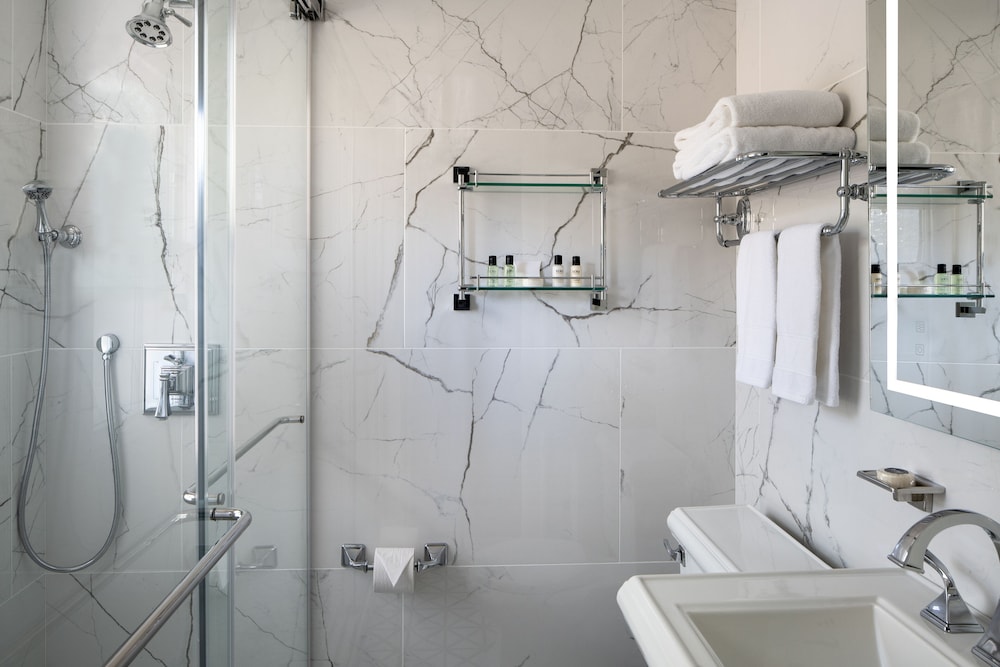 Huntting Inn by null