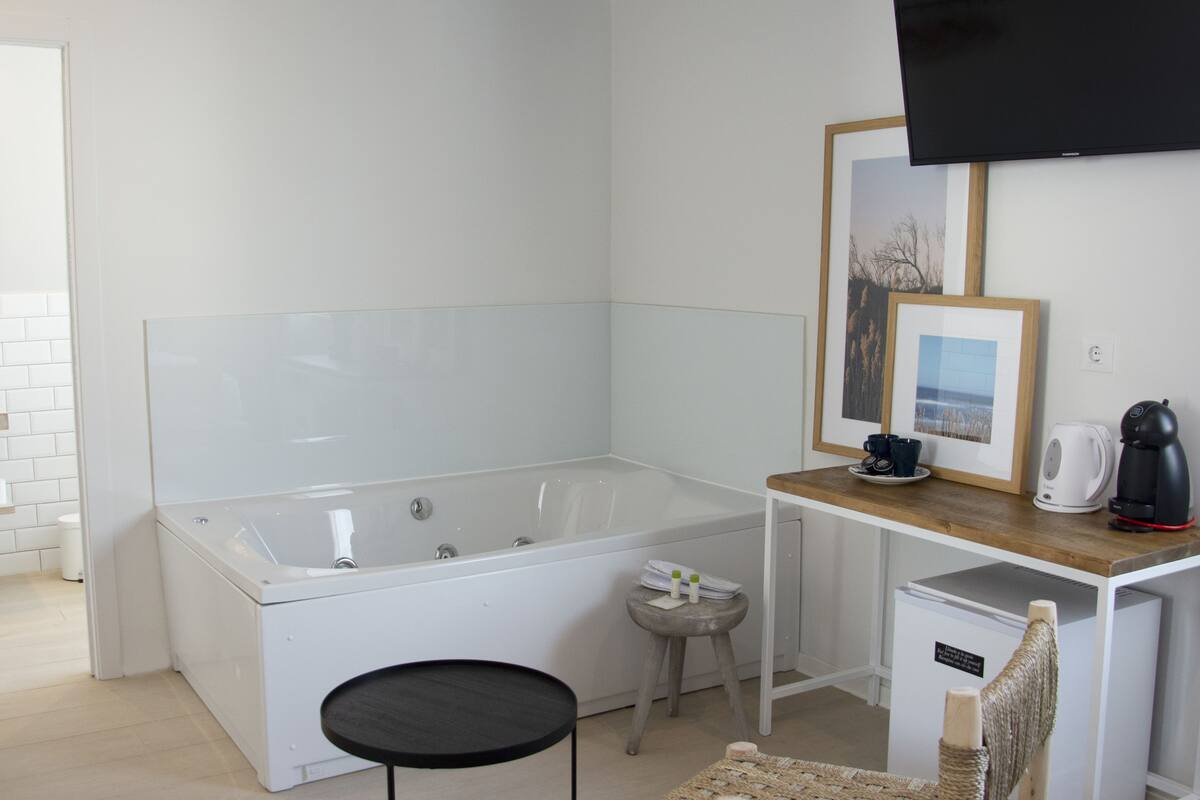 junior studio suite, jetted tub | private spa tub