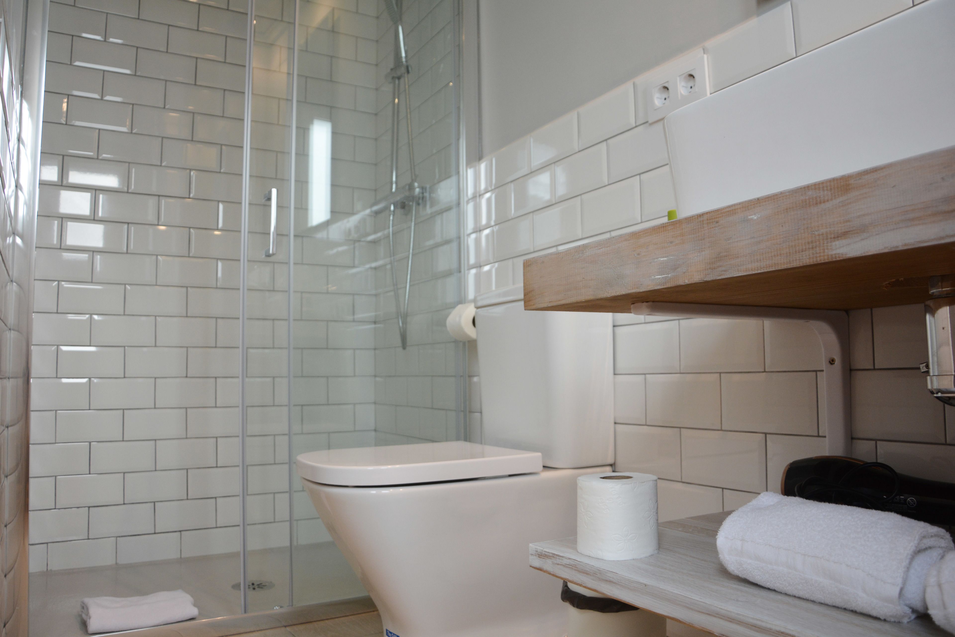 single room | 1 bedroom, in-room safe, iron/ironing board, free wifi