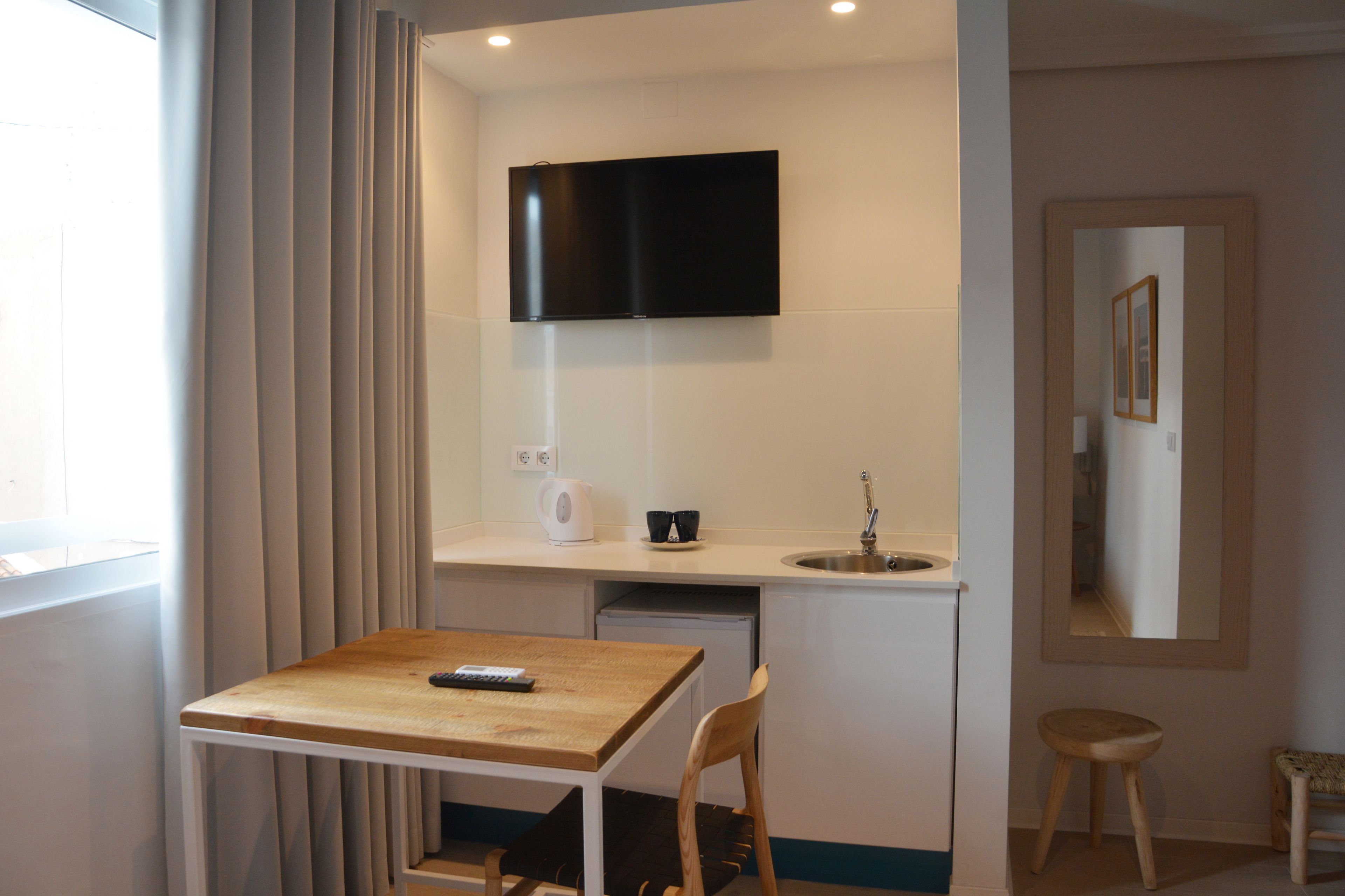 standard double room | television