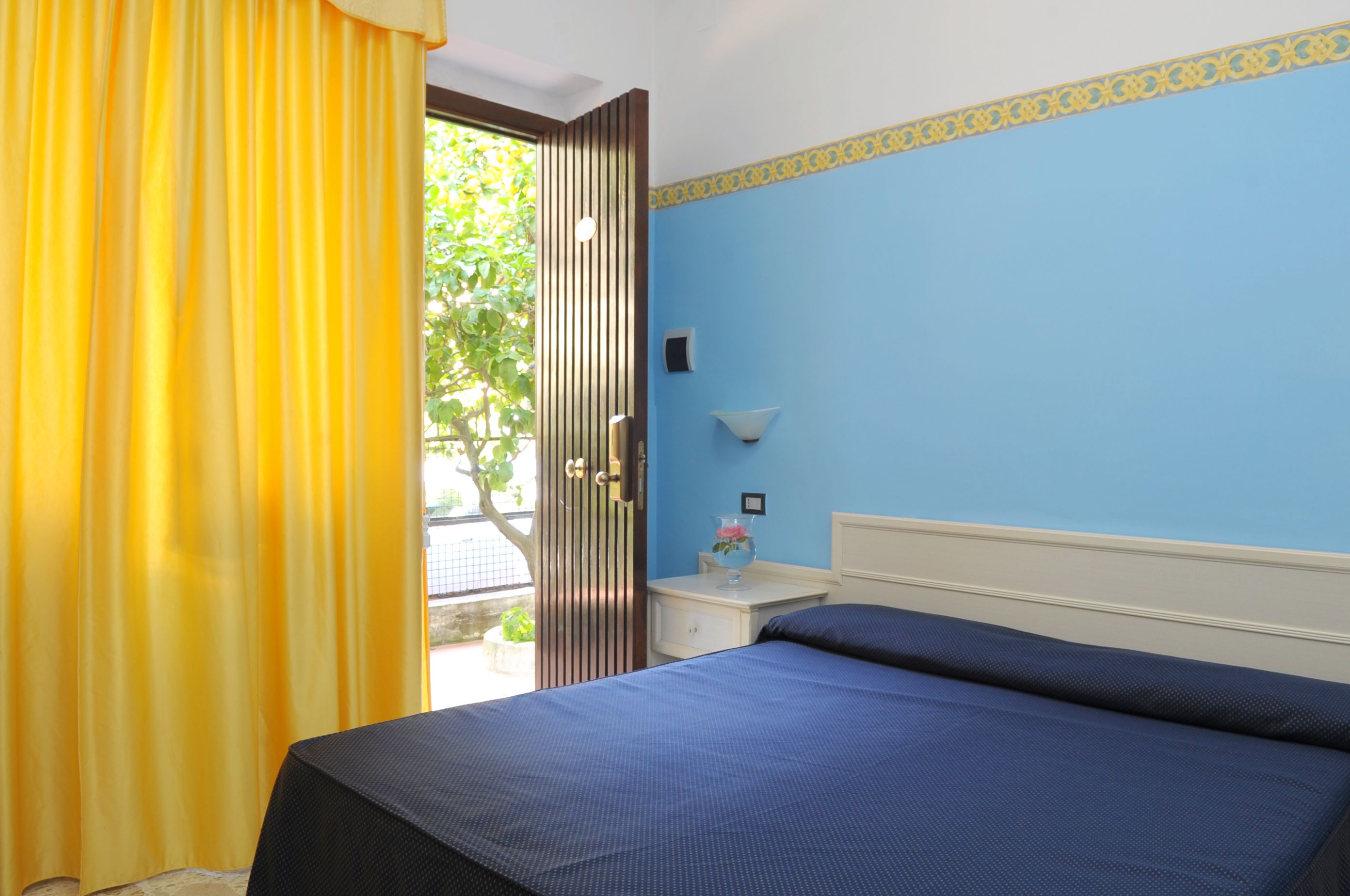 Camera doppia, 1 letto queen | 1 camera, una scrivania, culle/letti per bambini (a pagamento)