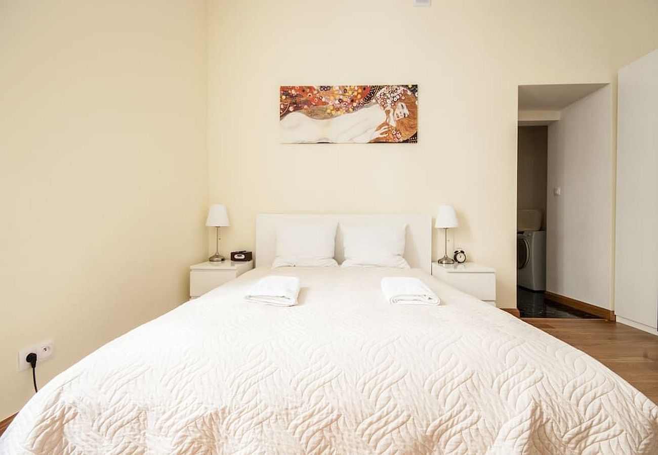 Leilighet – deluxe | Skrivebord, strykejern/-brett, wi-fi (inkludert) og sengetøy