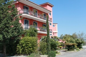 Fachada de la propiedad