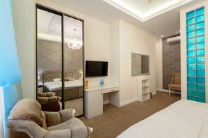 Signature Double Room, 1 King Bed, Non Smoking, Allergy Friendly | Living room | LED TV, heated floors - Silver Horse Boutique Hotel (Novosibirsk)