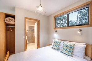 1 室のベッドルーム、アイロン / アイロン台、WiFi (無料)、ベッドシーツ