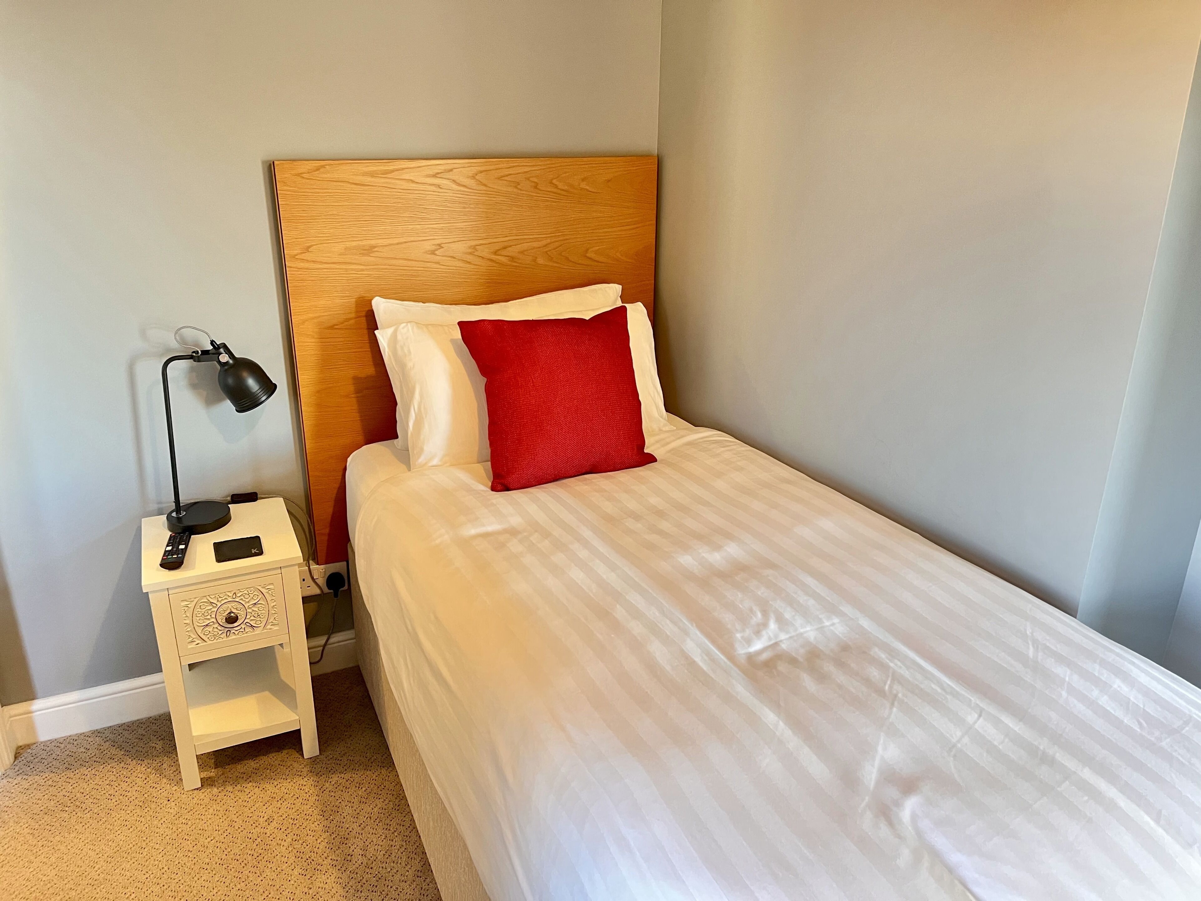 classic single room | 1 bedroom, hypo-allergenic bedding, select comfort beds, desk