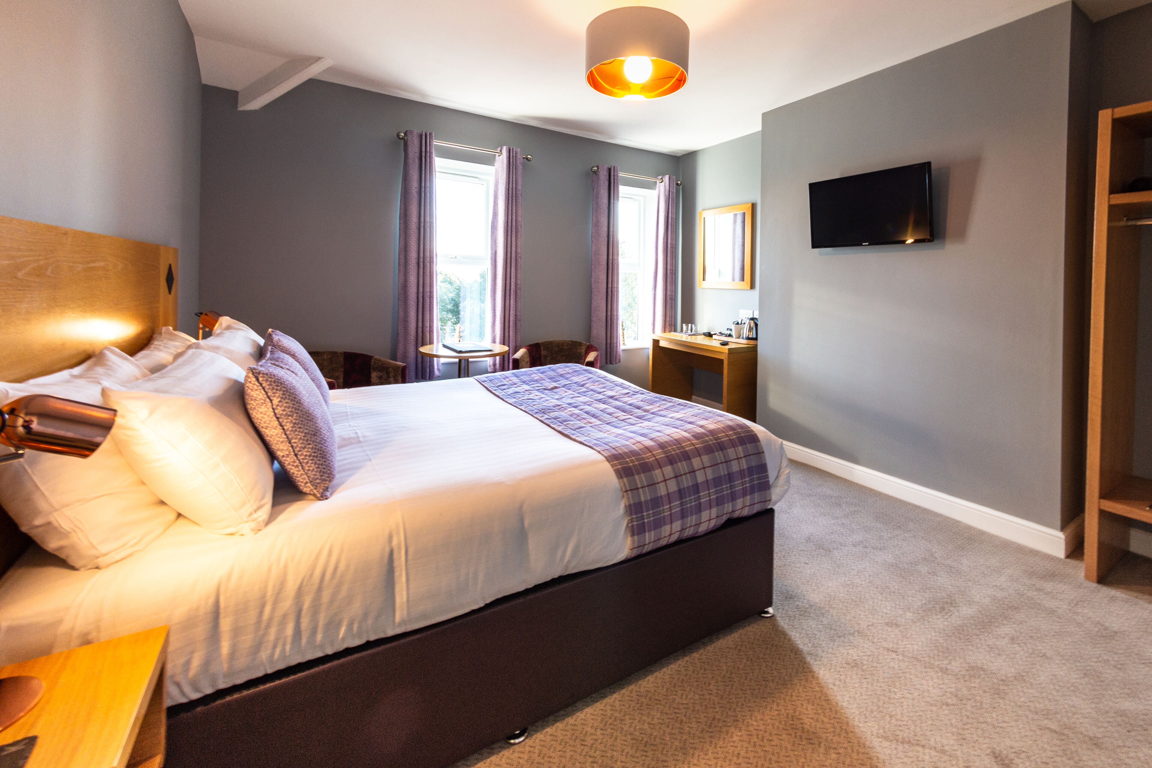 superior room, 1 king bed | 1 bedroom, hypo-allergenic bedding, select comfort beds, desk