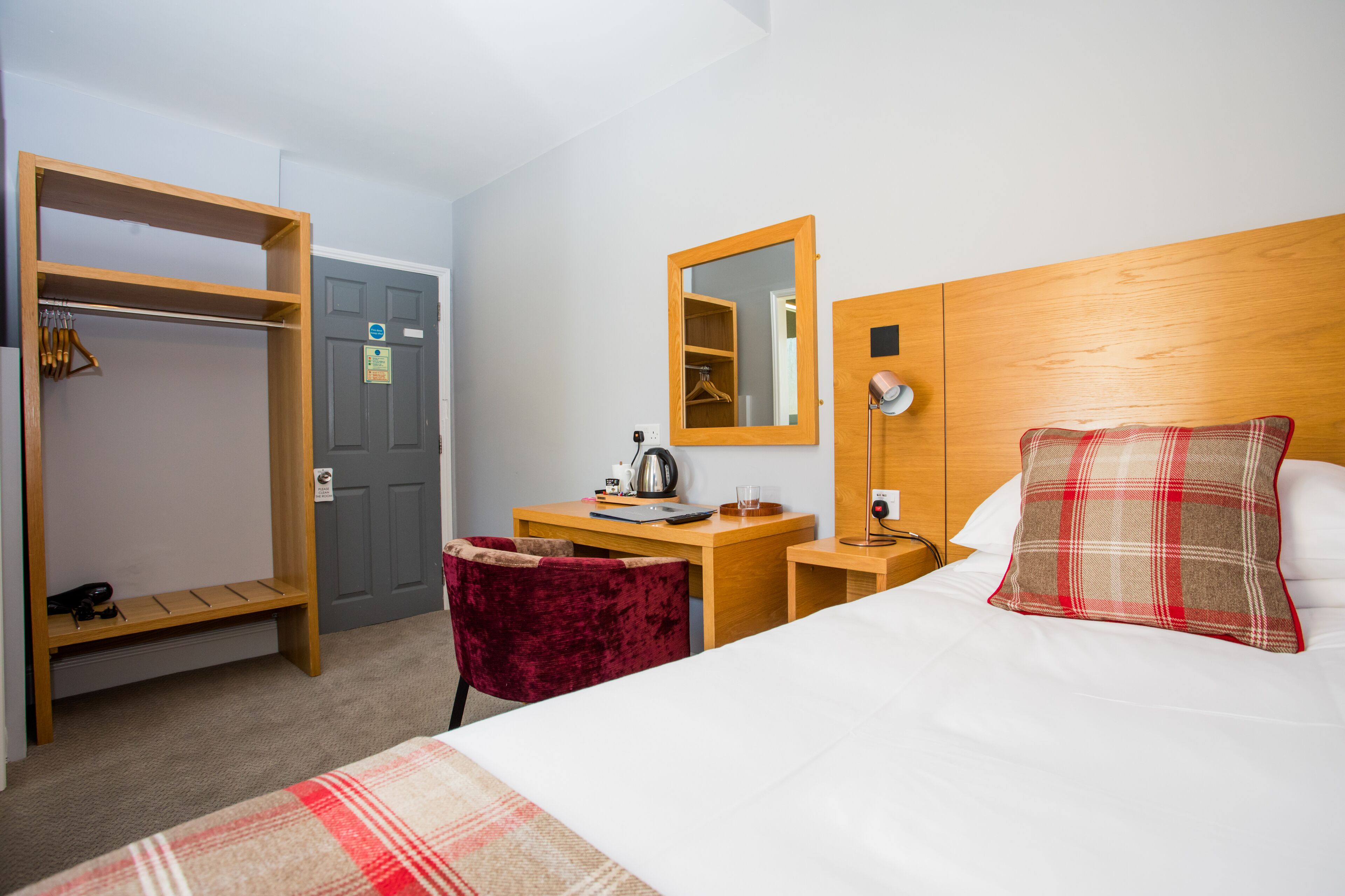 classic single room | 1 bedroom, hypo-allergenic bedding, select comfort beds, desk