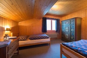 4 slaapkamers, reisbedje, gratis wifi, beddengoed