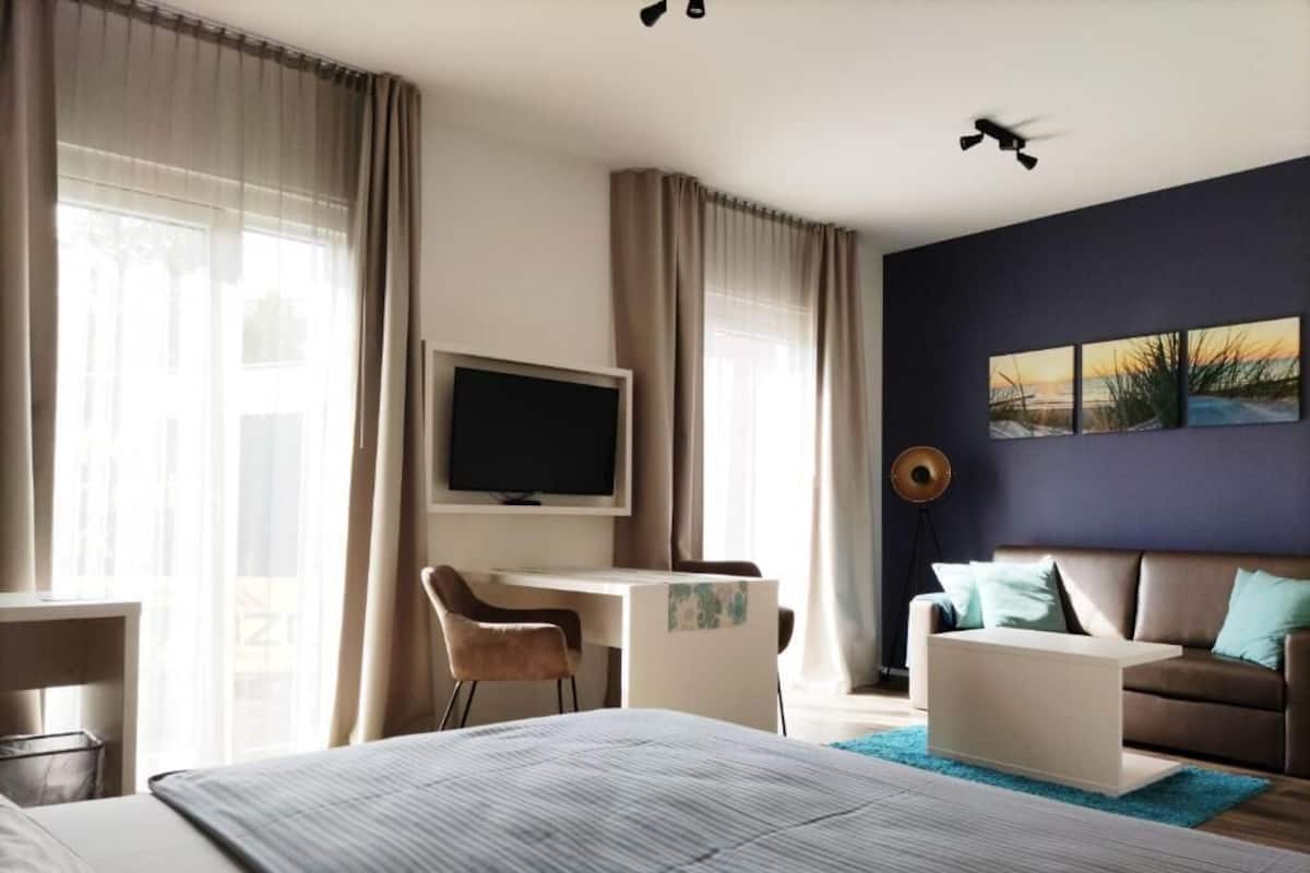 Junior Studio Suite, 1 Double Bed with Sofa bed, Accessible