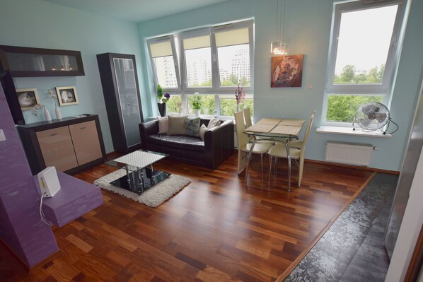 Apartamento luxo | Área de estar | TV de tela plana
