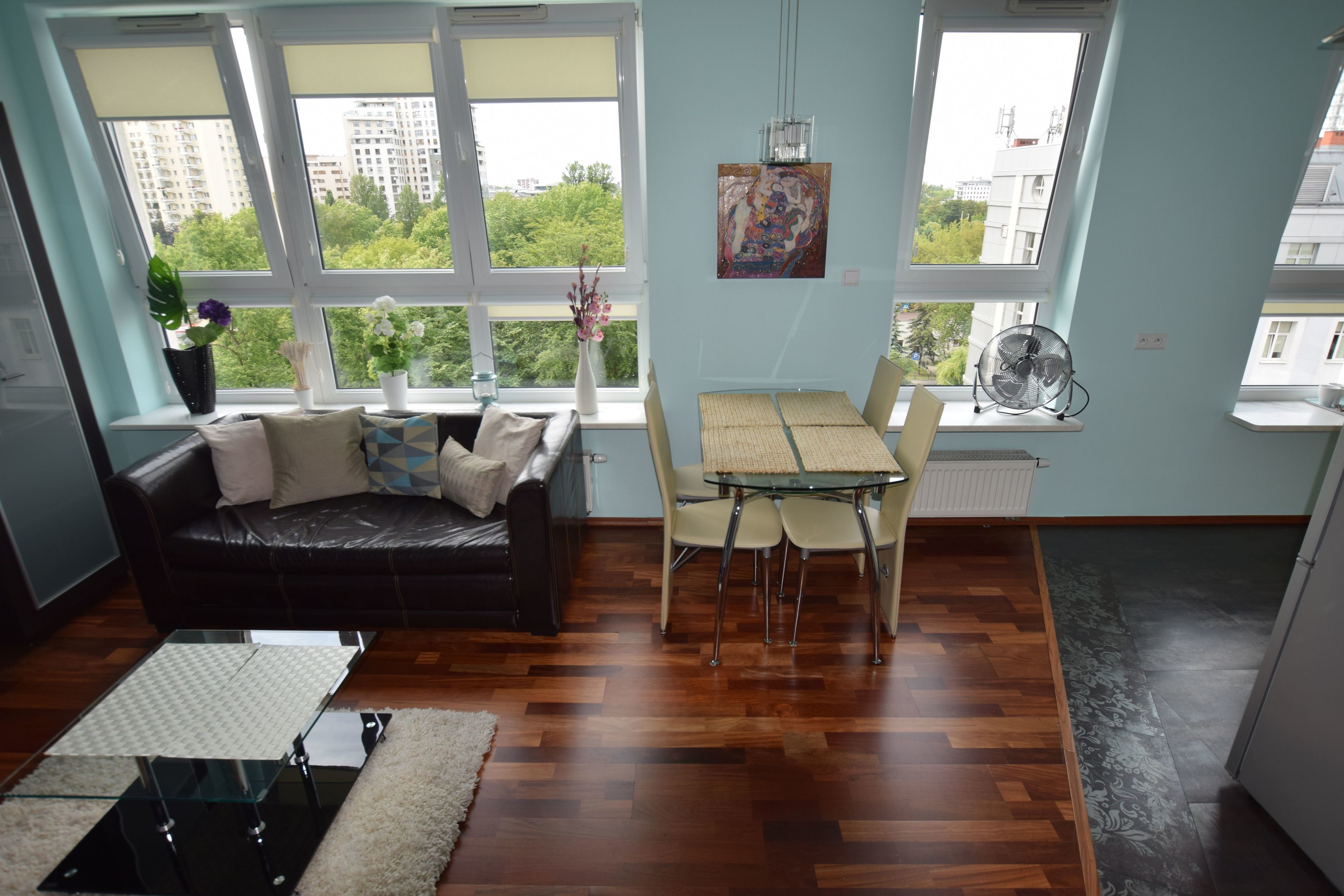 Deluxe Apartment | Living area | Flat-screen TV