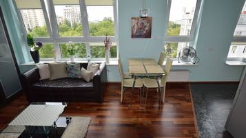 Deluxe Apartment | Living area | Flat-screen TV