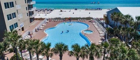 Een binnenzwembad, een verwarmd zwembad