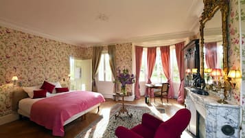 Double Room (Condé) | Premium bedding, individually decorated, individually furnished, desk